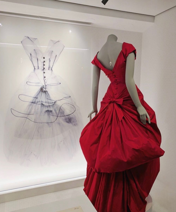 Victoria Albert Museum X ray Fashion Project by Nick Veasey