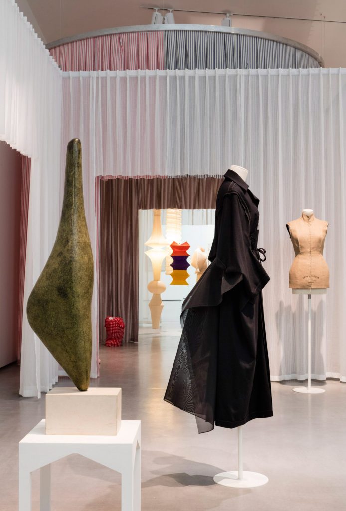 disobedient-bodies-jw-anderson-hepworth-design-exhibitions-fashion_hube