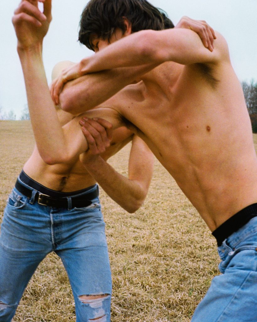 Alessio-Boni-men-photoshoot-fighting-jeans