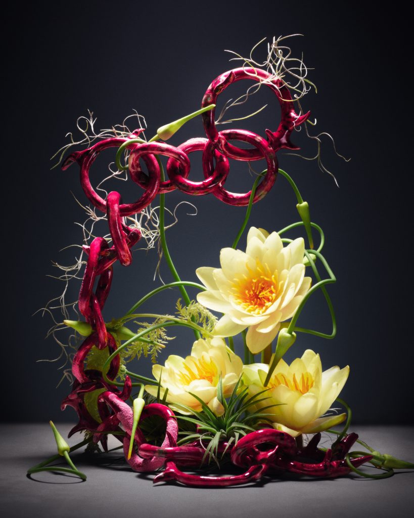 israel-fantasy-flower-arrangement-Elisa-Benchetrit-hube