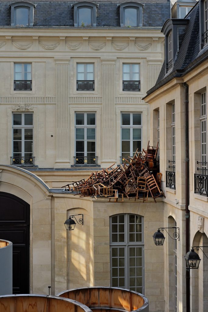 Tadashi Kawamata in the courtyard of Dover Street Market Paris-5