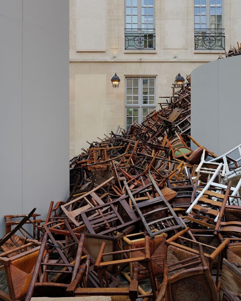 Tadashi Kawamata in the courtyard of Dover Street Market Paris-3