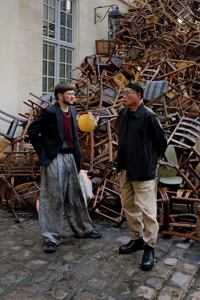 Tadashi Kawamata in the courtyard of Dover Street Market Paris-2