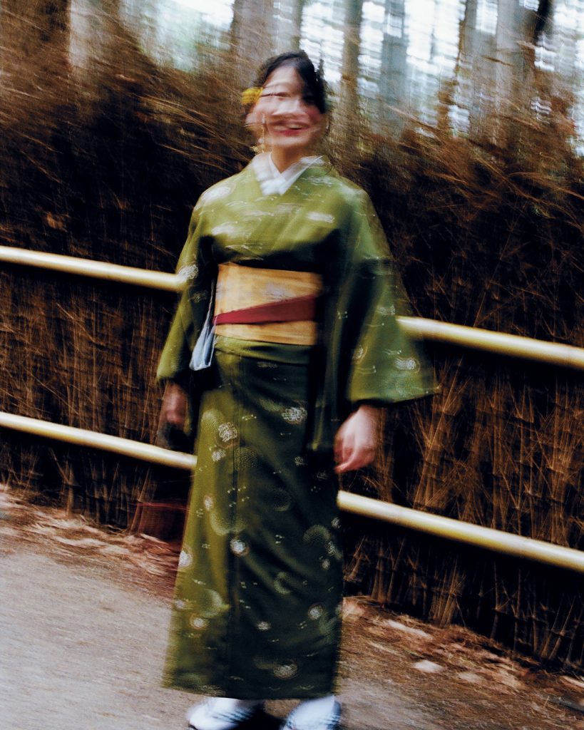 Pia_Riverola_Dias-woman-in-kimono-green-blurry