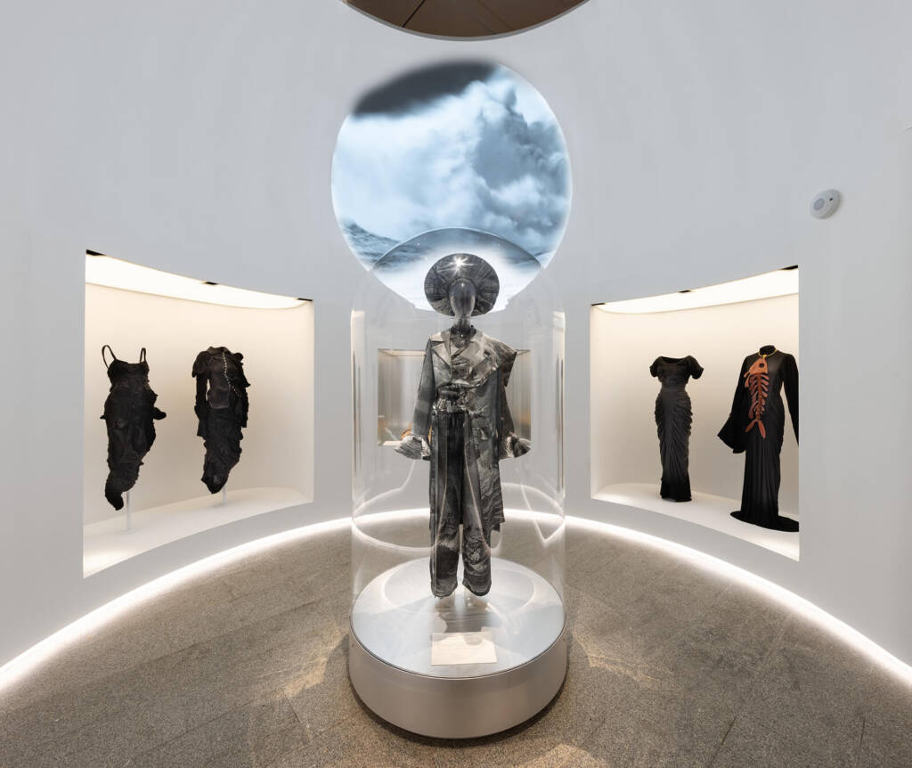 ANDREW BOLTON: Beyond objective time 6 ANDREW BOLTON: Beyond objective time 6