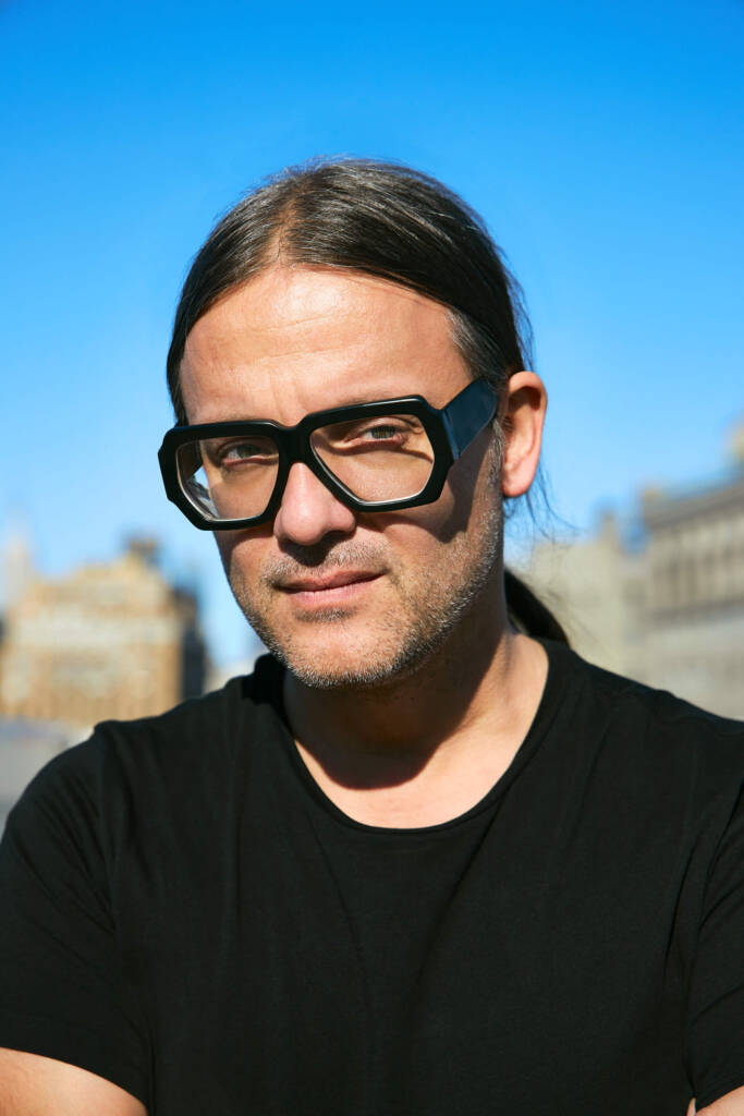 Cyrill Gutsch: The future we build 1 CYRILL GUTSCH, Parley for the Oceans
