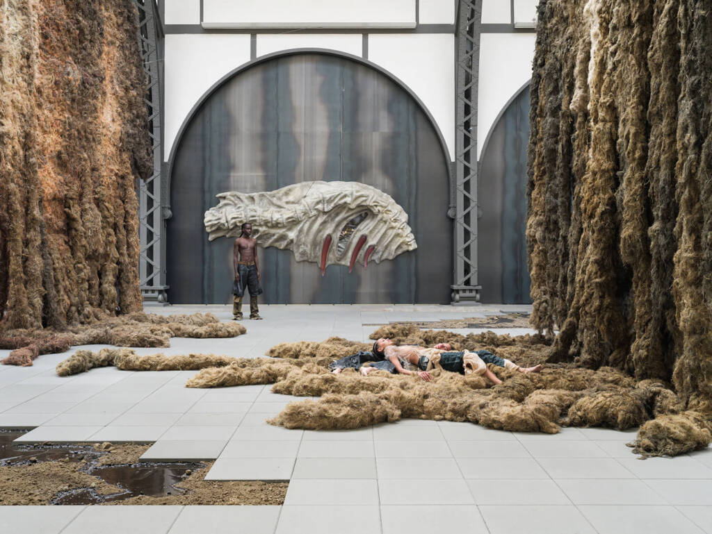embrace 11 CHANEL Commission, Hamburger Bahnhof, Klára Hosnedlová