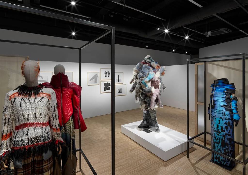Fashionlands: a new map for the future of style curated by Olivier Saillard and Emanuele Coccia 1 emanuele coccia
olivier saillard
ITS Arcademy