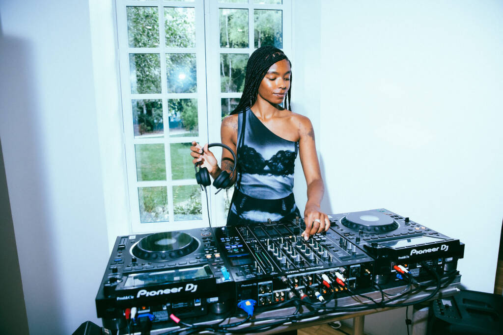 hube magazine party at the Dover Street Market 14 hube magazine
CRAVAN