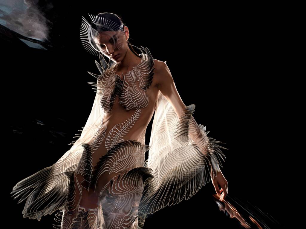 アート・デザイン・音楽 Van Nelle Monument in Progress Iris van Herpen. Sculpting the Senses: a groundbreaking fashion