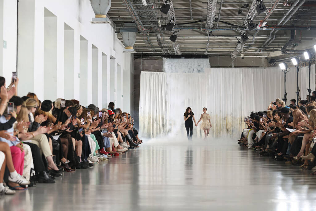 Paris Haute Couture: Lever Couture’s ‘Anatomy of Identity’ debuted at Palais de Tokyo 8 Paris Haute Couture
Lever Couture
paris haute couture week 2025