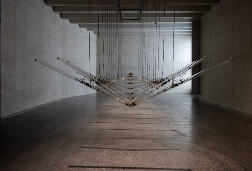 Studio DRIFT brings kinetic sculpture to life in their first solo exhibition in Spain 2 Studio DRIFT
kinetic sculpture
kinetic art exhibition