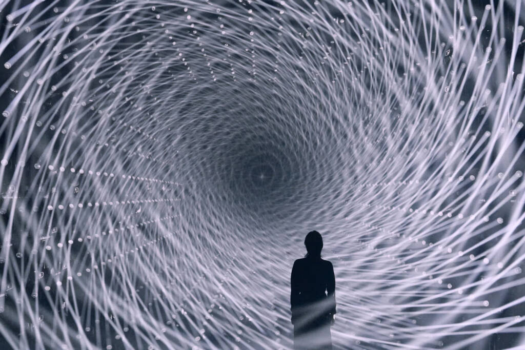 UBS Digital Art Museum and teamLab Borderless Hamburg redefine European art hube 01