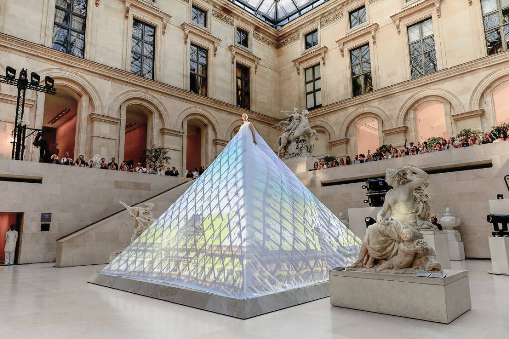 ‘Radical Acts of Unrelenting Beauty’: Jordan Roth Premiered at the Louvre 3 radical acts of unrelenting beauty
Jordan Roth performance
Jordan Roth Louvre