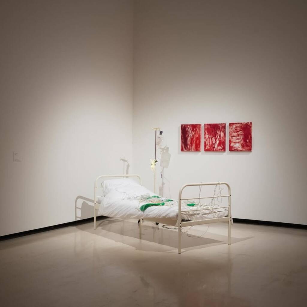 chiharu shiota exhibition
memory in art
contemporary art about memory
Large-scale art installations
chiharu shiota interview