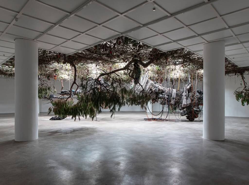 Adrián Villar Rojas unveils monumental site-specific installation at Art Sonje Center 5 The Language of the Enemy
Adrián Villar Rojas
site-specific installation
digital simulation