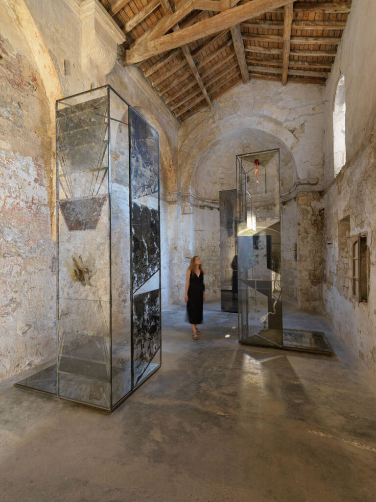 Daria de Beauvais
curatorial practice
Indigenous arts