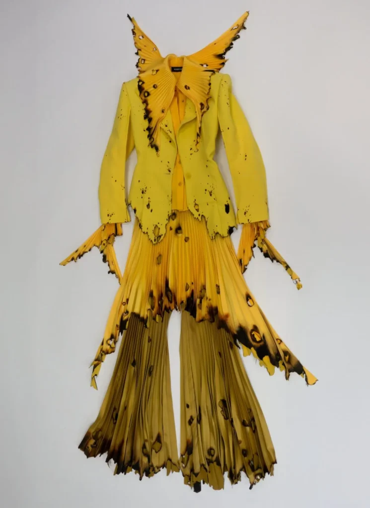 fashion exhibition
barbican centre in london
Barbican exhibition