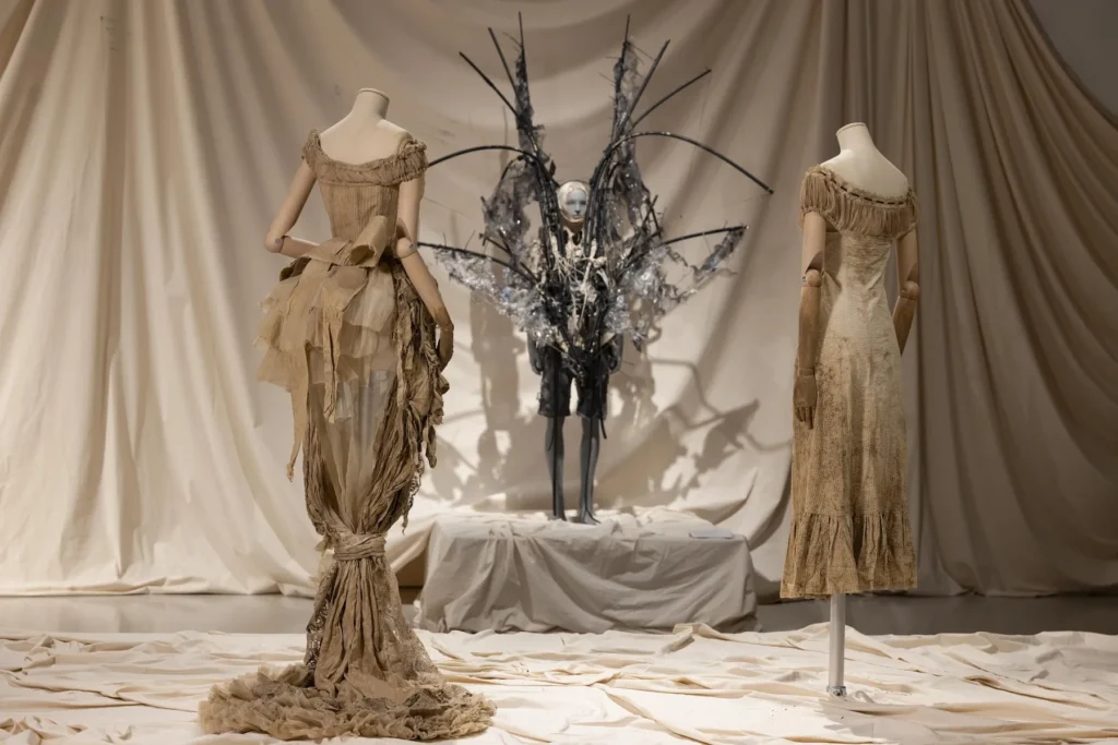 fashion exhibition
barbican centre in london
Barbican exhibition