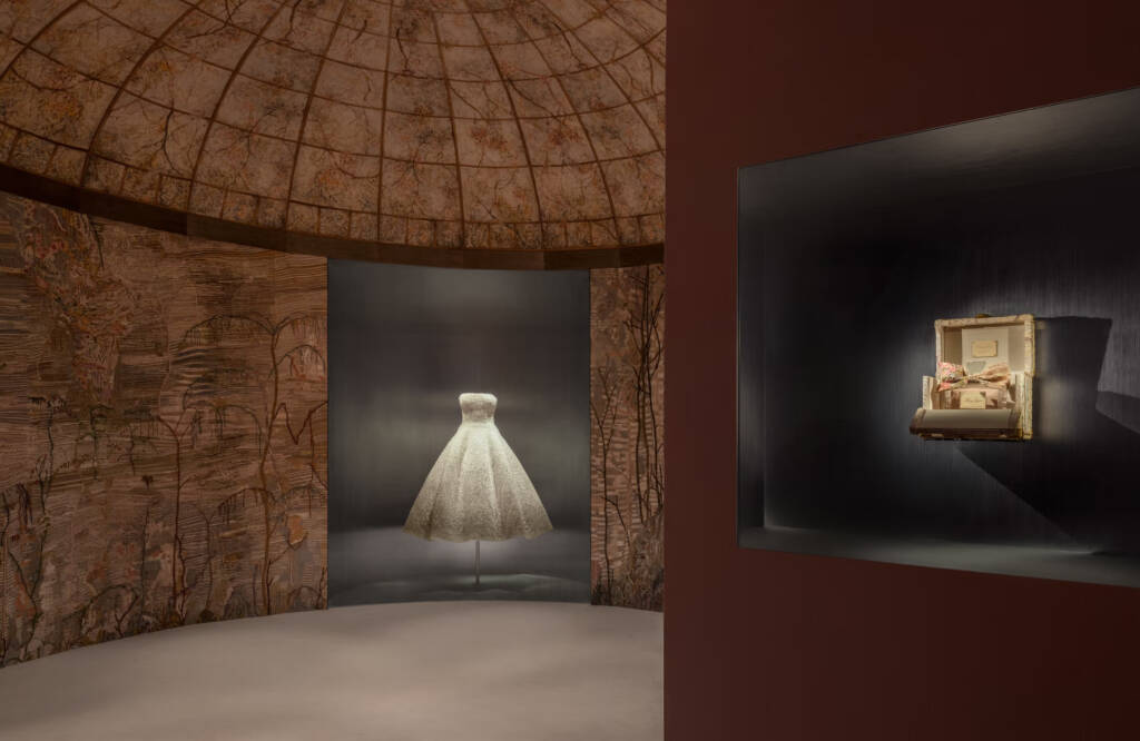 Miss Dior exhibition
dior iconic perfume