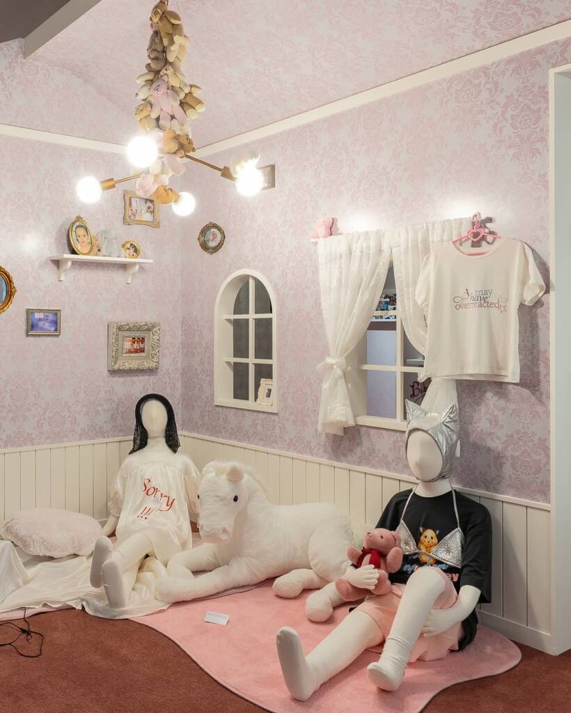 Petra Collins photography style shines in Seoul with ‘fangirl’ exhibition 7 petra collins photography style
petra collins aesthetic
Petra Collins exhibition