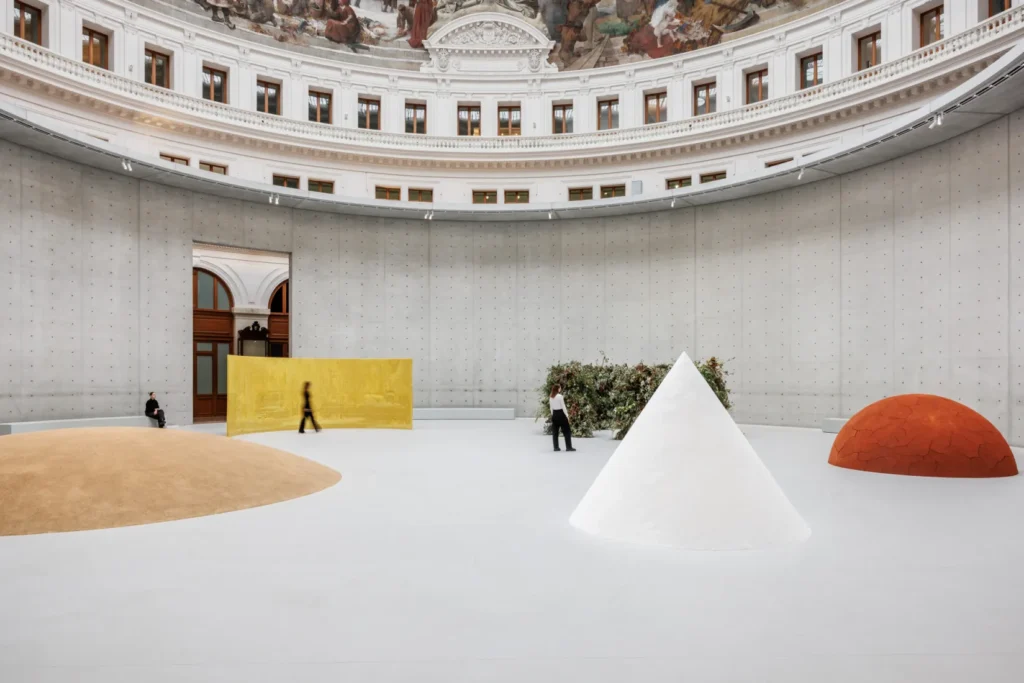 Bourse de Commerce art about consumerism