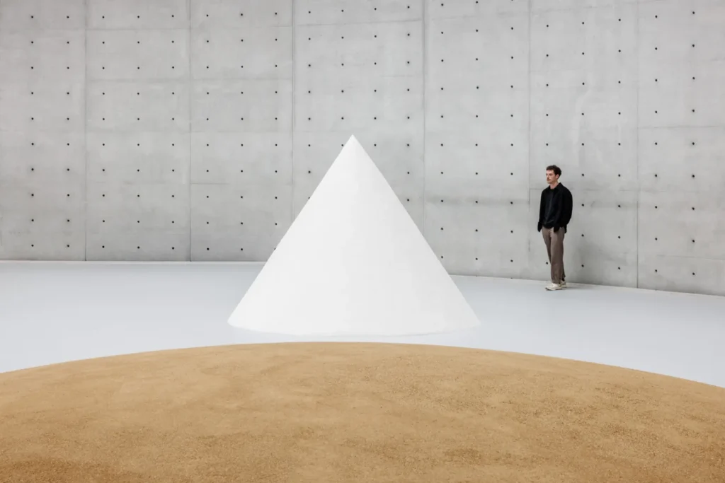 Where minimalism reminds us just how much we consume. A Dive into the Bourse de Commerce 'Minimal' Exhibition 3 Bourse de Commerce
art about consumerism
