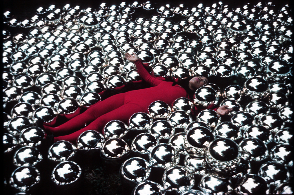 Japanese artist
infinity mirror room
yayoi kusama's work