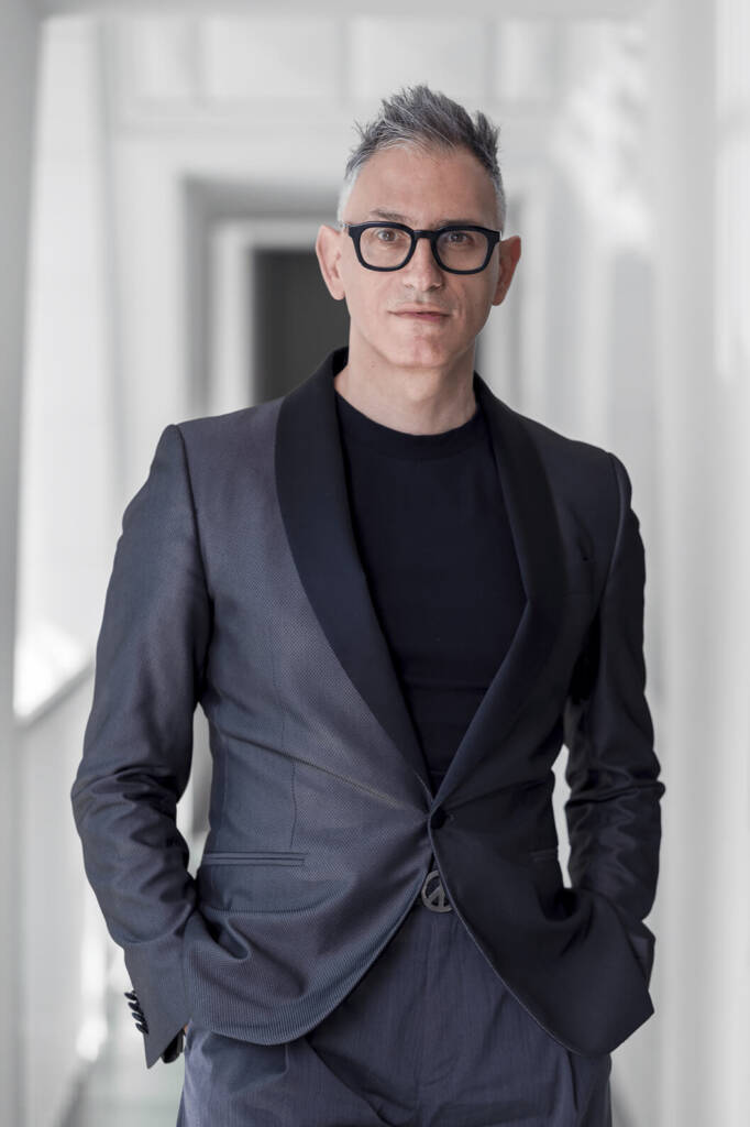 Sam Bardaouil
Hamburger Bahnhof
collective memory
curatorial practice
