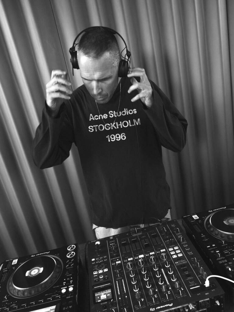 Marco Simonetti
footwear
RAL7000STUDIO
footwear design