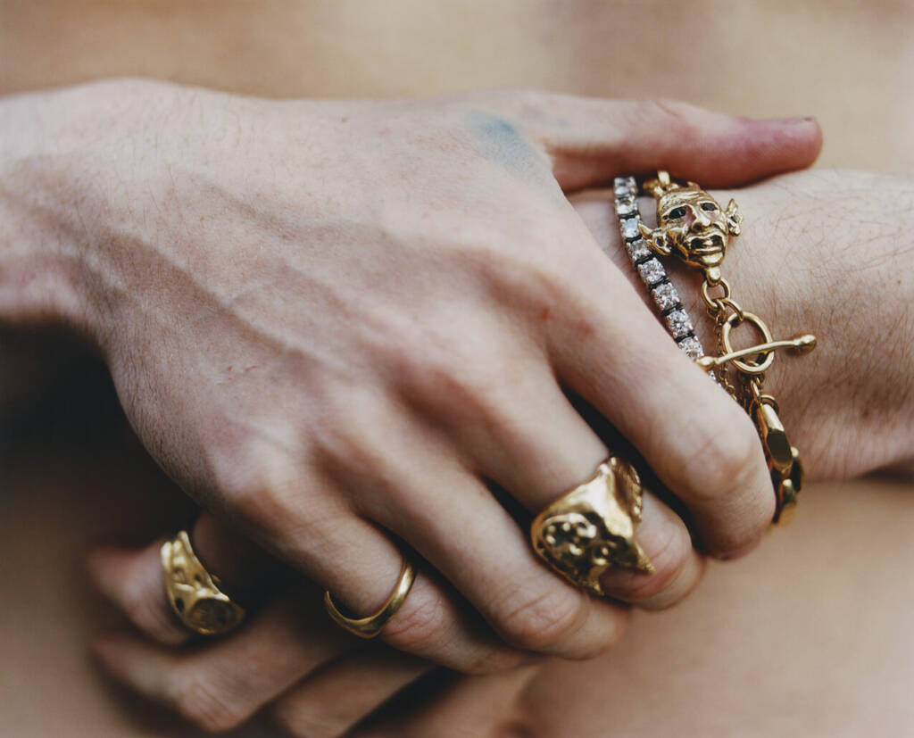 Steph Wilson presents ‘Gilded Lilies,’ a poetic study in jewellery and intimacy 4 Steph Wilson
sensual portrait photography