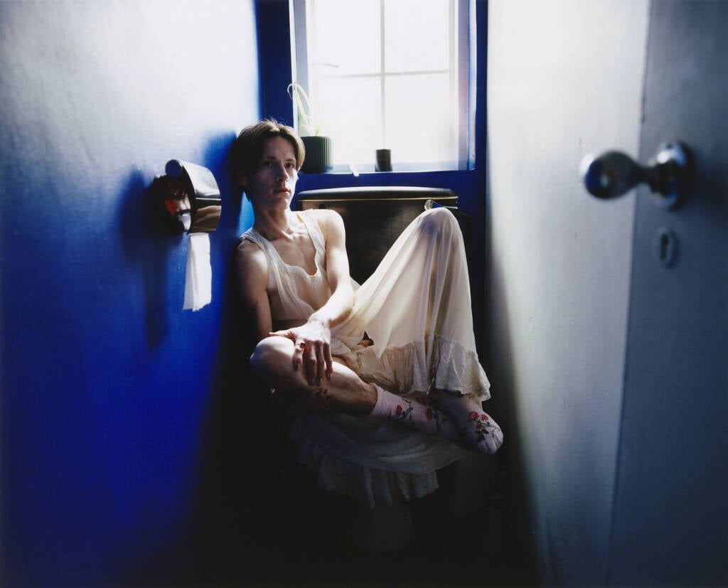 Steph Wilson presents ‘Gilded Lilies,’ a poetic study in jewellery and intimacy 6 Steph Wilson
sensual portrait photography