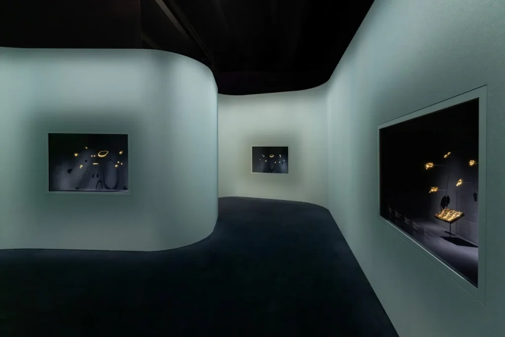 van cleef & arpels
High Jewelry
jewelry exhibition
Art Deco Aesthetic