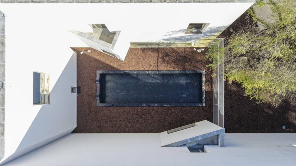 anne imhof
anne imhof exhibition
site-specific sculpture