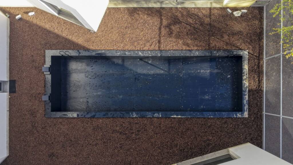 anne imhof
anne imhof exhibition
site-specific sculpture