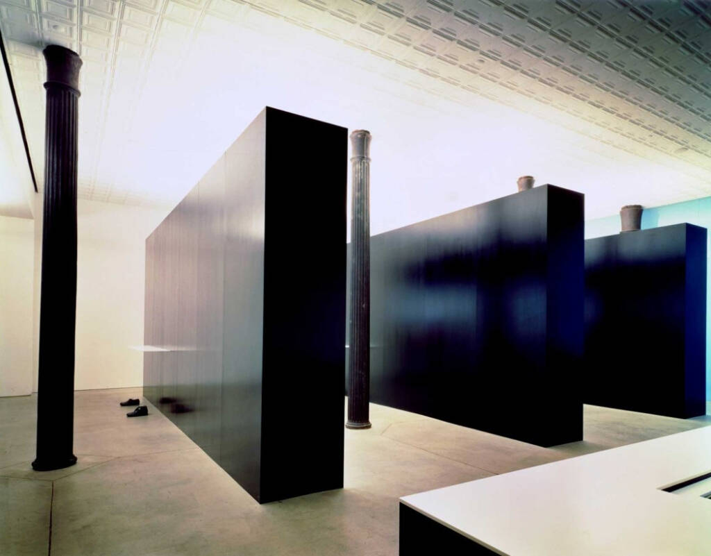 The language of clothing: exploring Helmut Lang’s Archive at the MAK 3 Helmut Lang Archive
design philosophy
avant-garde fashion designer
fashion exhibition