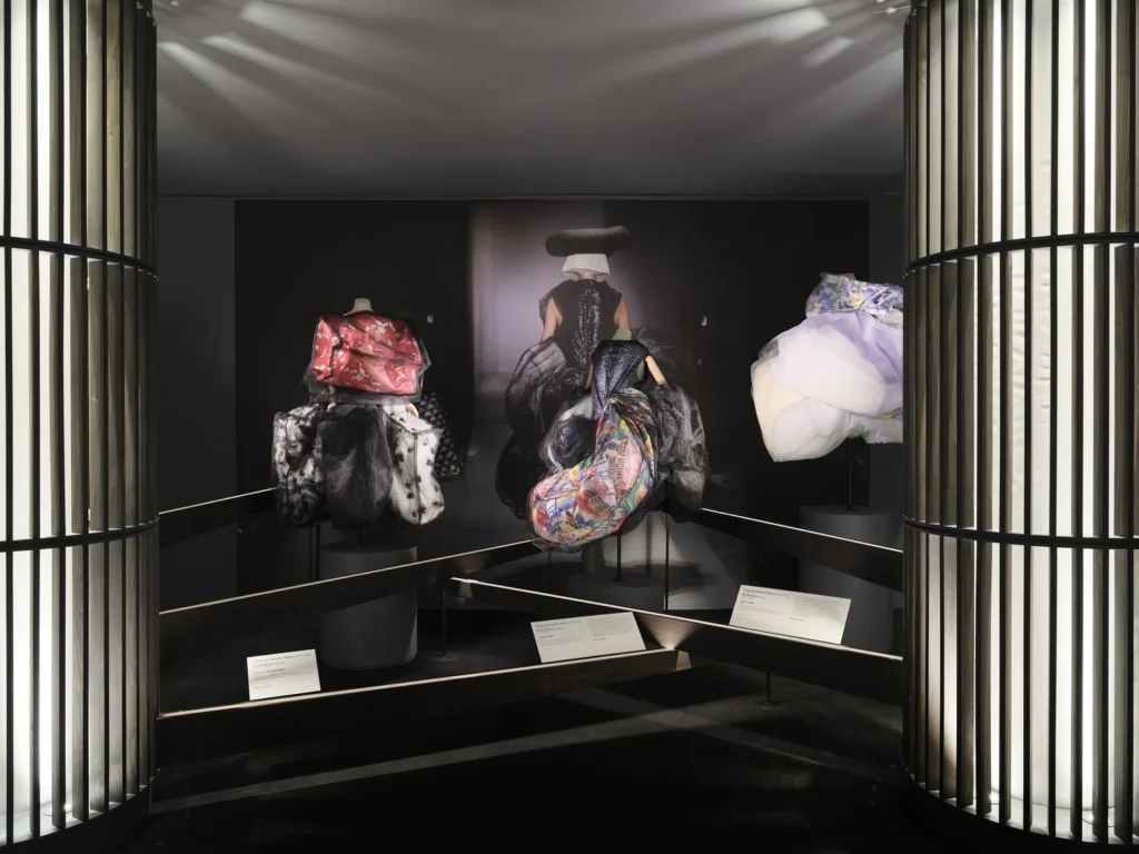 Westwood Kawakubo
fashion exhibition
punk fashion history
body and clothes