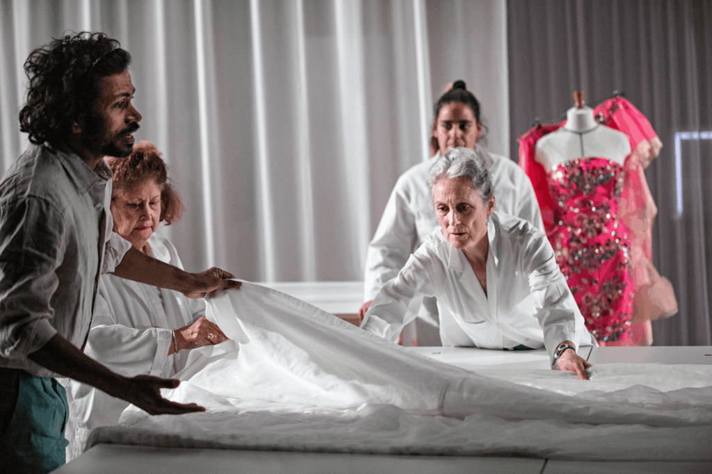 Caroline Guiela Nguyen: on lost countries and inherited belonging 5 Caroline Guiela Nguyen
LACRIMA
collective imagination