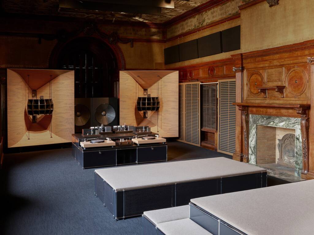 Devon Turnbull
sound installation
sound sculpture