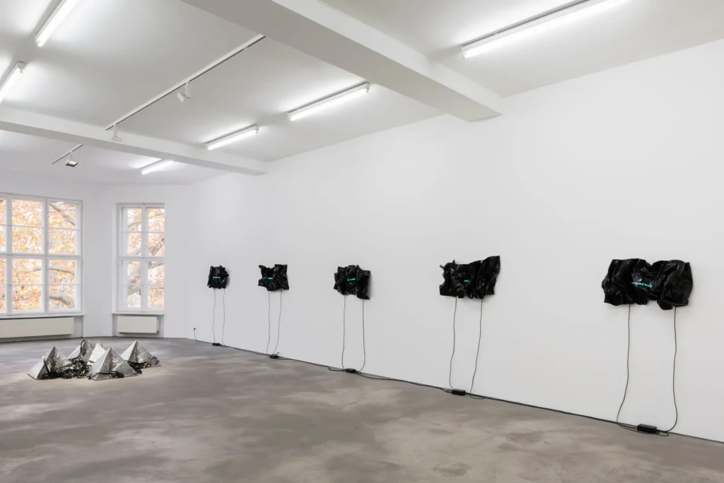 Gretchen Bender
politics of memory
conceptual sculpture