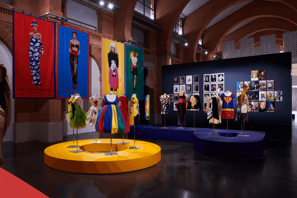 fashion as art
fashion exhibition
upcycling in fashion