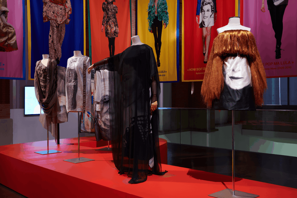 fashion as art
fashion exhibition
upcycling in fashion