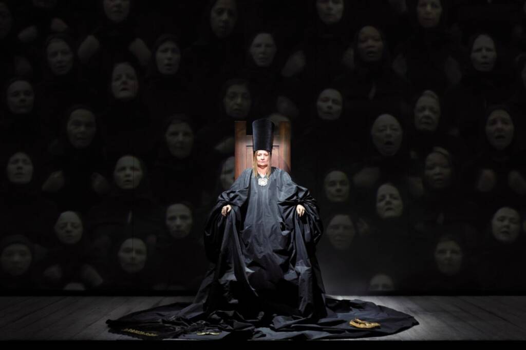 Marina Abramović
Balkan folklore
Performance art
Marina Abramović interview