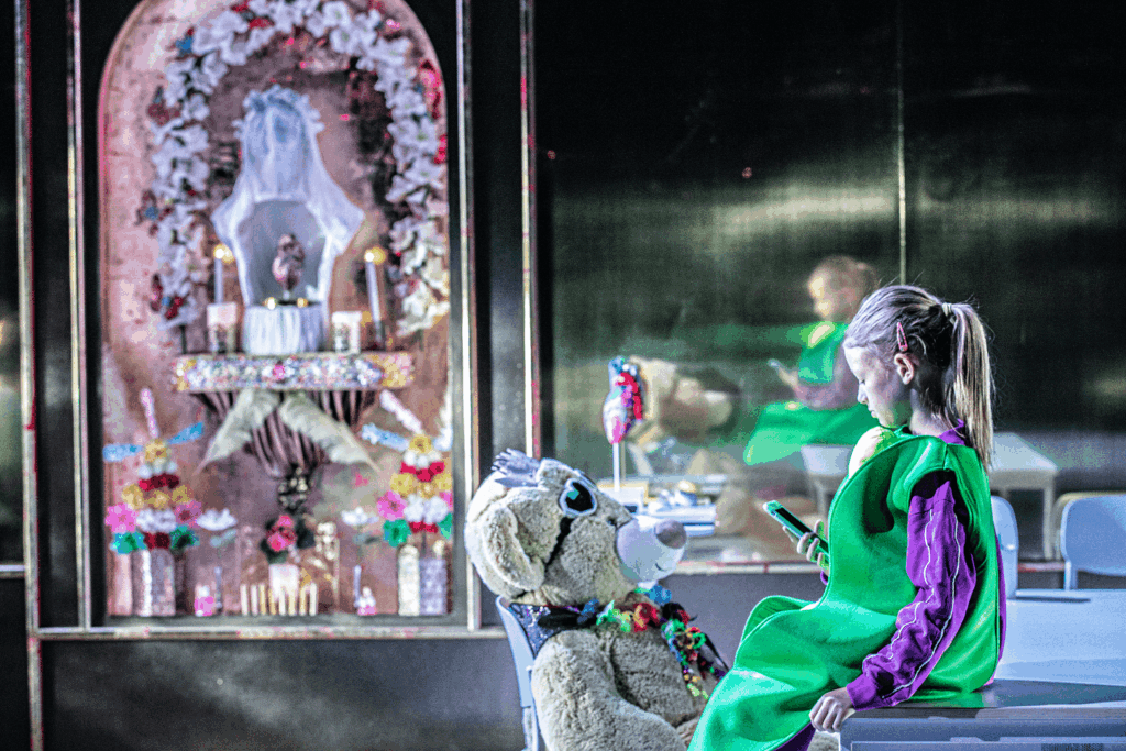 Caroline Guiela Nguyen: on lost countries and inherited belonging 4 Caroline Guiela Nguyen
LACRIMA
collective imagination