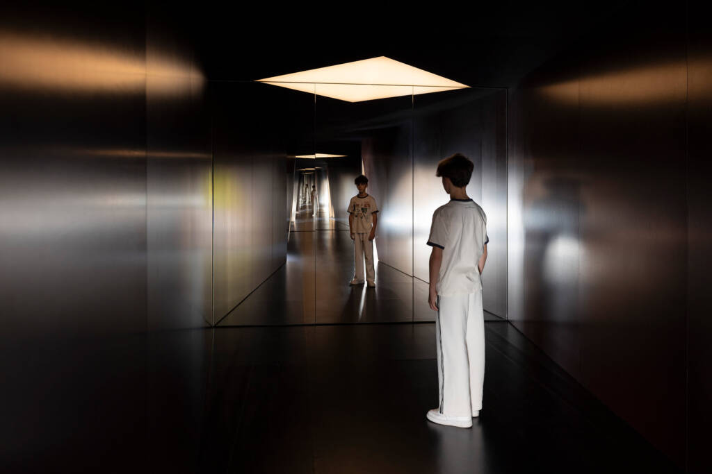 Wayne McGregor Infinite Bodies
Wayne McGregor
age of AI
On The Other Earth