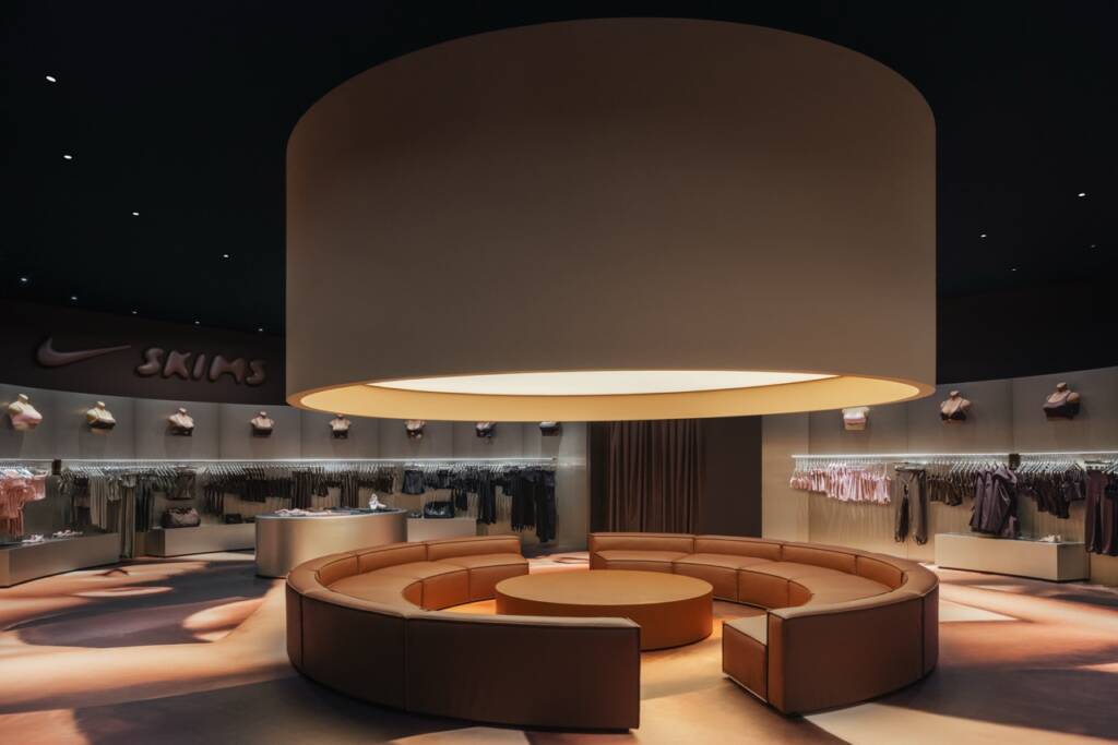 NikeSKIMS Paris
Nike SKIMS
immersive pop-up