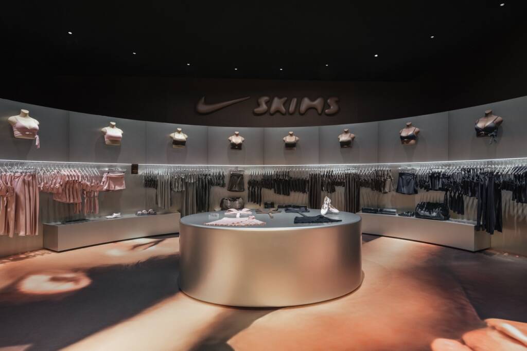 NikeSKIMS Paris
Nike SKIMS
immersive pop-up