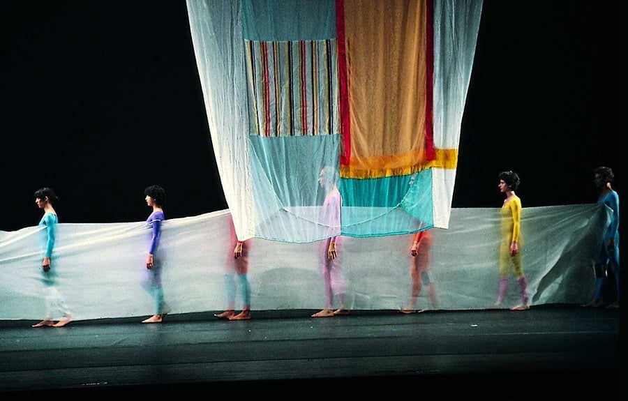 Dance Reflections
Trisha Brown Dance Company
Robert Rauschenberg Centenary