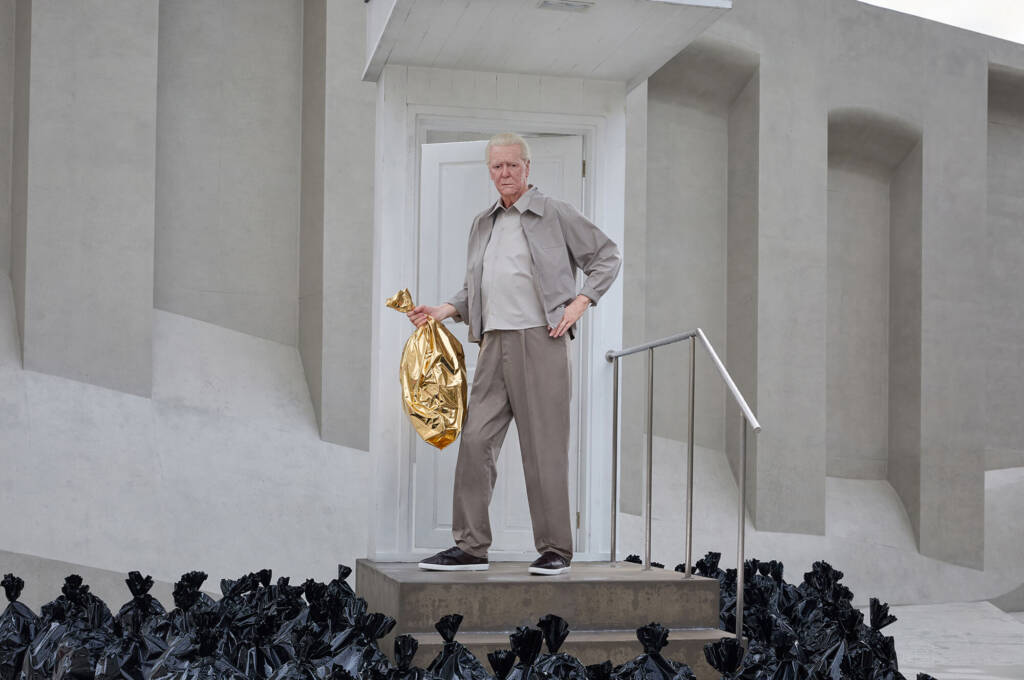 Max Siedentopf: Exploring the Boundaries and Making the Ordinary Extraordinary 13 Max Siedentopf
art and humor
absurdity in art