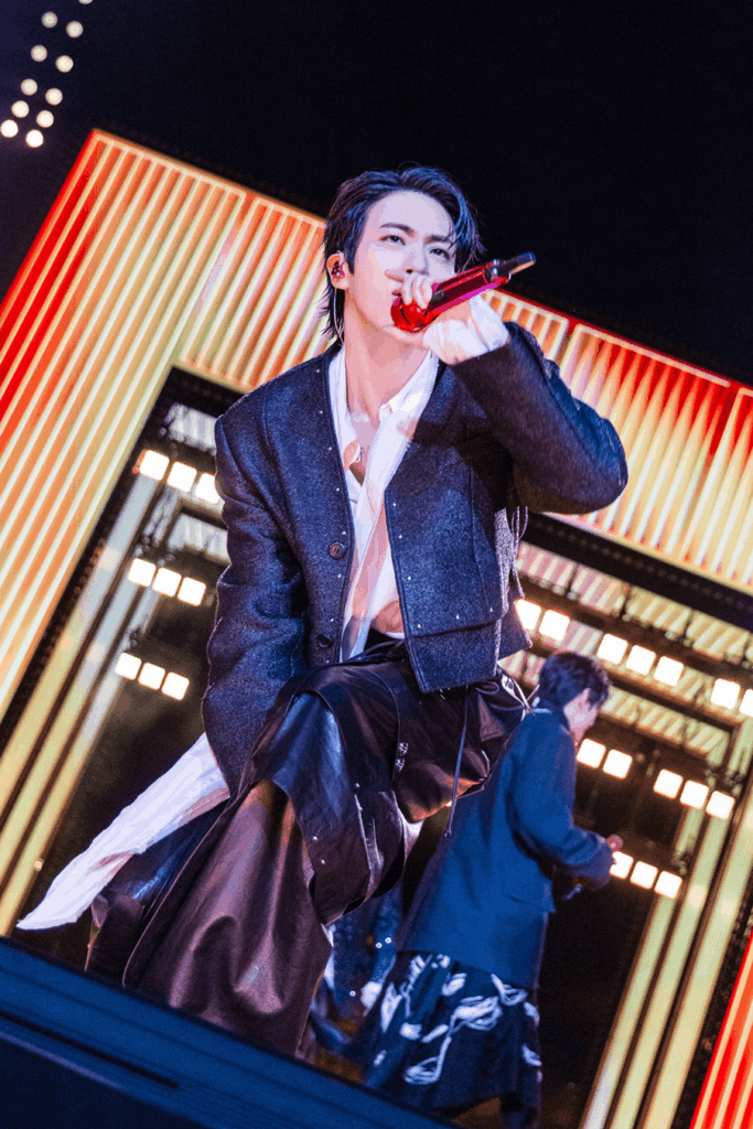 Jay Songzio
Songzio
avant-garde elegance